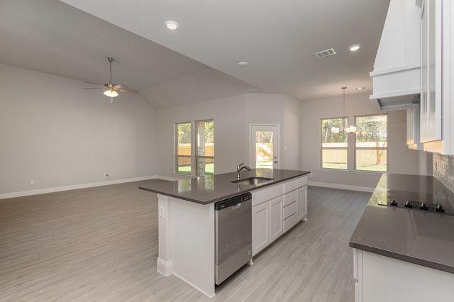 605 Candace Drive, Desoto, TX 75115