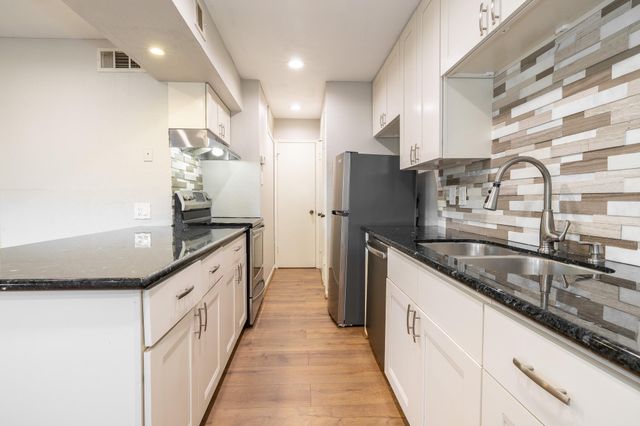 2750 Holly Hall Street 115, Houston, TX 77054