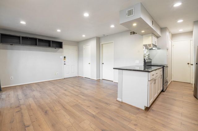 2750 Holly Hall Street 115, Houston, TX 77054