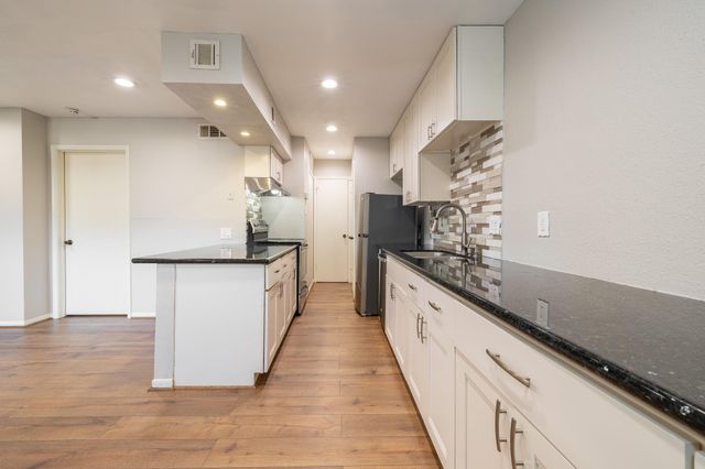 2750 Holly Hall Street 115, Houston, TX 77054