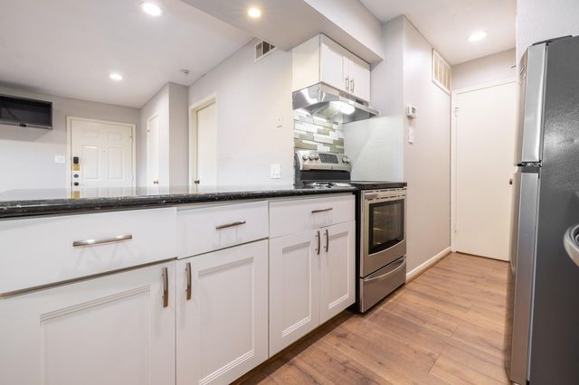 2750 Holly Hall Street 115, Houston, TX 77054