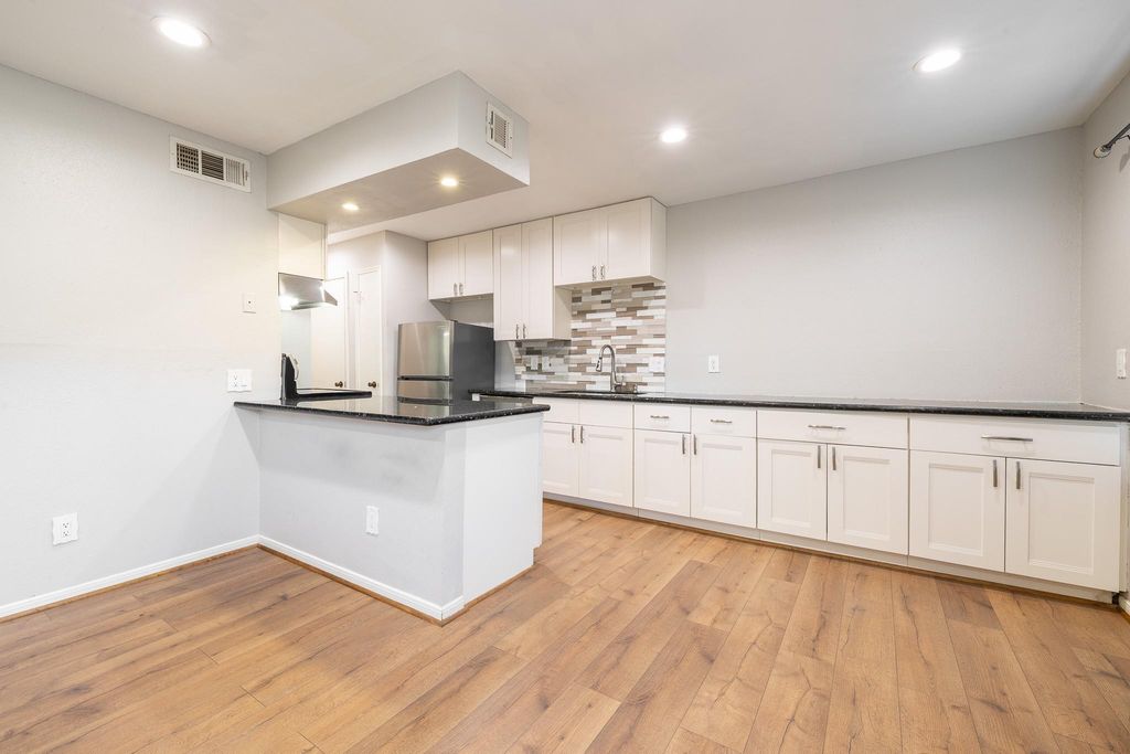 2750 Holly Hall Street 115, Houston, TX 77054