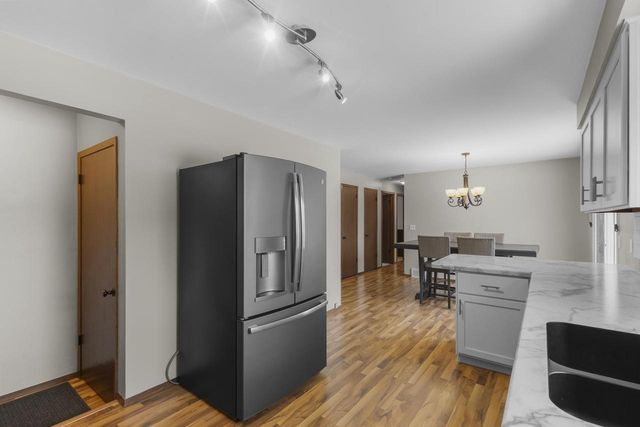 1729 N BLOSSOM DRIVE, Appleton, WI 54914