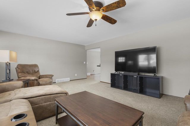 1729 N BLOSSOM DRIVE, Appleton, WI 54914