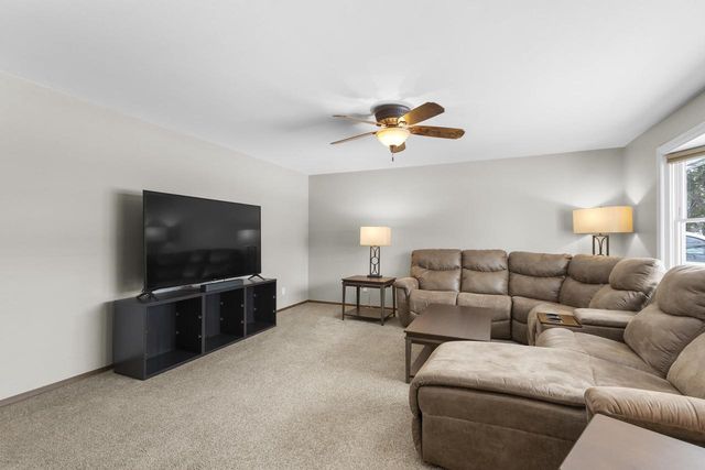 1729 N BLOSSOM DRIVE, Appleton, WI 54914