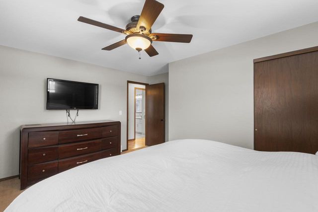 1729 N BLOSSOM DRIVE, Appleton, WI 54914