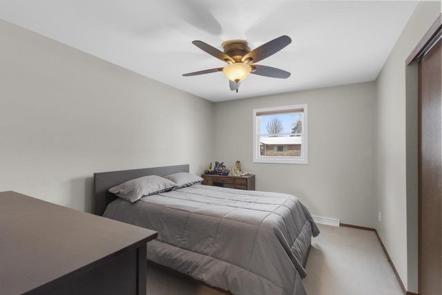 1729 N BLOSSOM DRIVE, Appleton, WI 54914