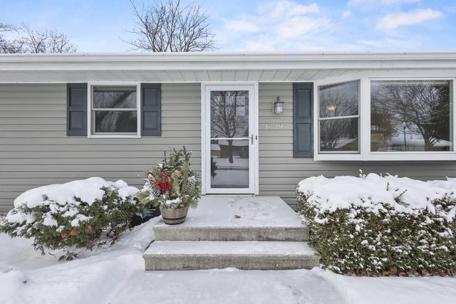 1729 N BLOSSOM DRIVE, Appleton, WI 54914