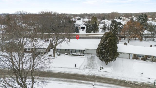 1729 N BLOSSOM DRIVE, Appleton, WI 54914