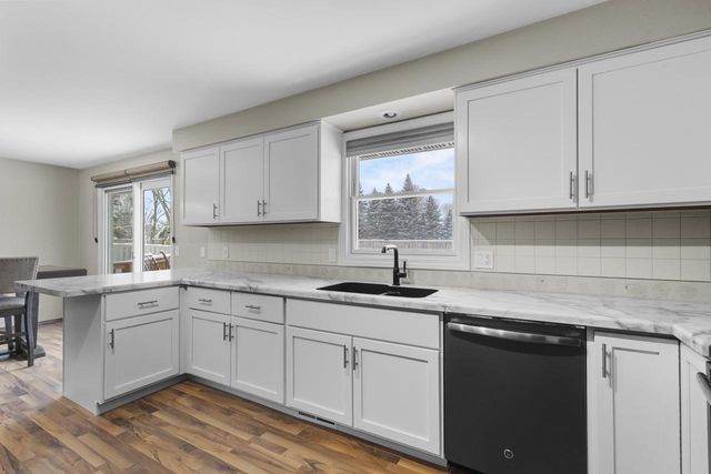 1729 N BLOSSOM DRIVE, Appleton, WI 54914