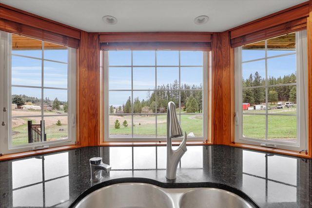 8615 E Lindgren Rd, Spokane, WA 99217