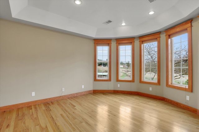 8615 E Lindgren Rd, Spokane, WA 99217