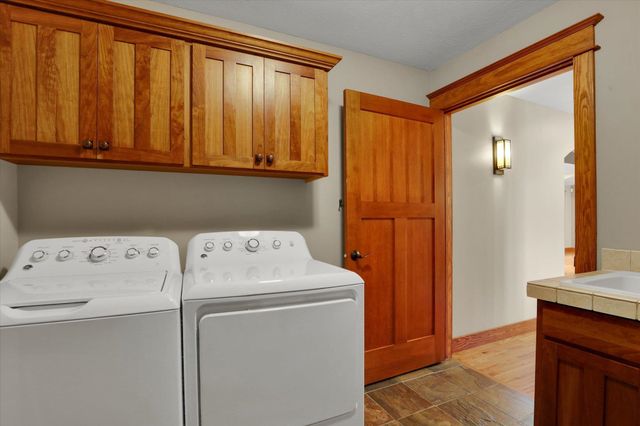 8615 E Lindgren Rd, Spokane, WA 99217