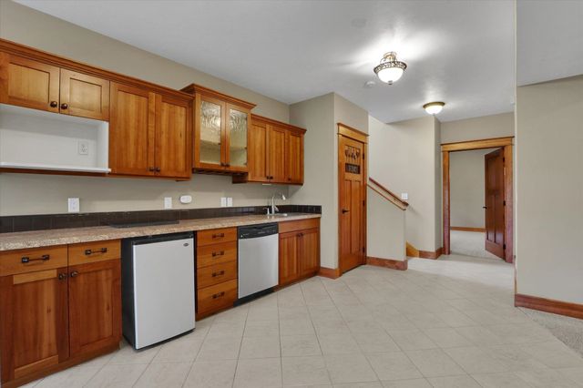 8615 E Lindgren Rd, Spokane, WA 99217