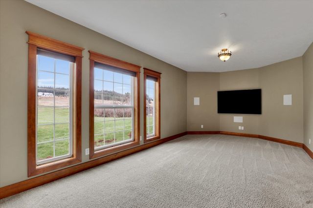 8615 E Lindgren Rd, Spokane, WA 99217