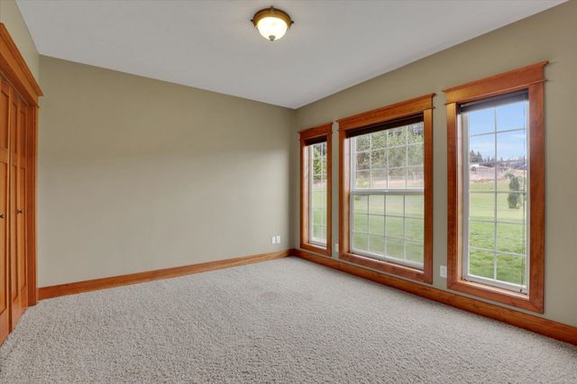 8615 E Lindgren Rd, Spokane, WA 99217