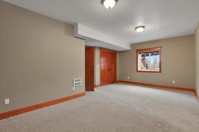 8615 E Lindgren Rd, Spokane, WA 99217