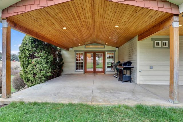 8615 E Lindgren Rd, Spokane, WA 99217