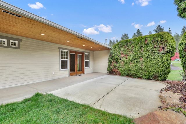 8615 E Lindgren Rd, Spokane, WA 99217