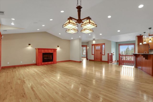 8615 E Lindgren Rd, Spokane, WA 99217