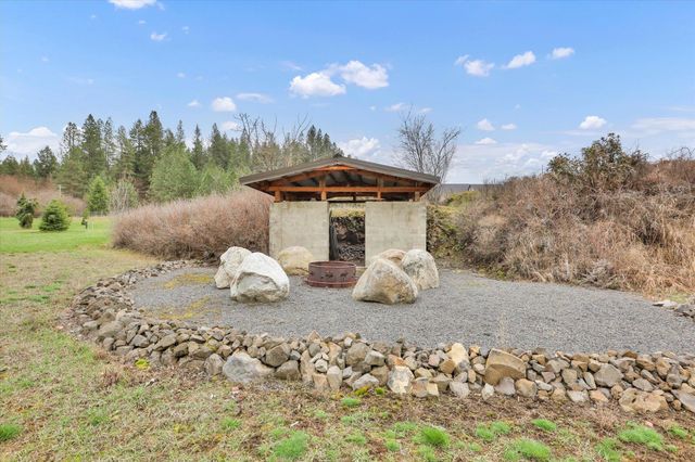 8615 E Lindgren Rd, Spokane, WA 99217