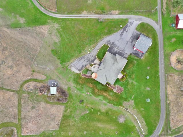 8615 E Lindgren Rd, Spokane, WA 99217