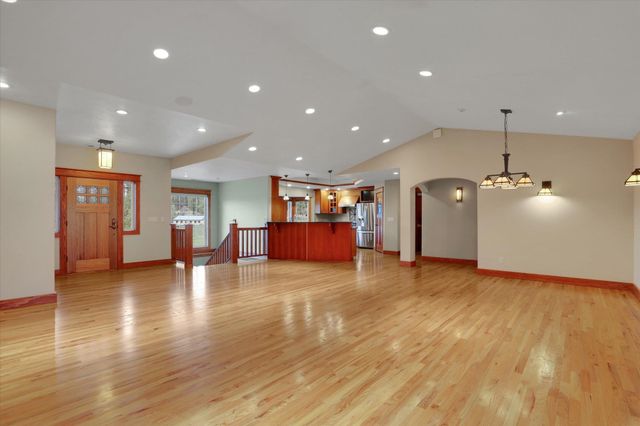 8615 E Lindgren Rd, Spokane, WA 99217