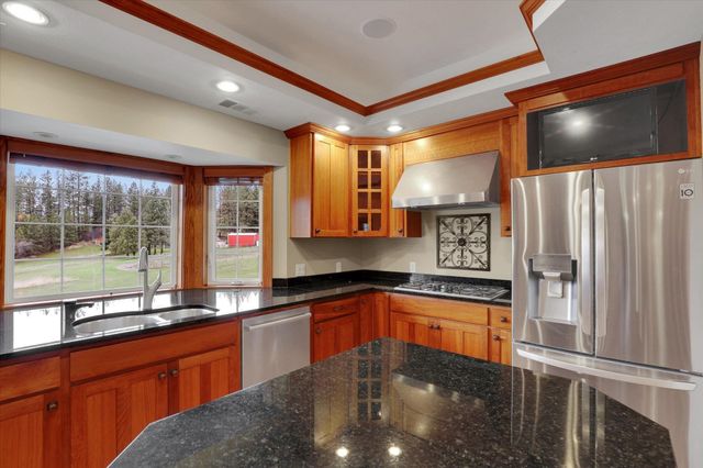 8615 E Lindgren Rd, Spokane, WA 99217