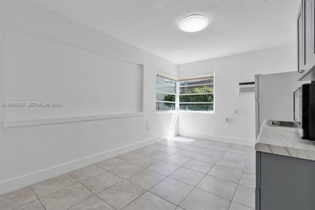 420 78th St, Miami Beach, FL 33141