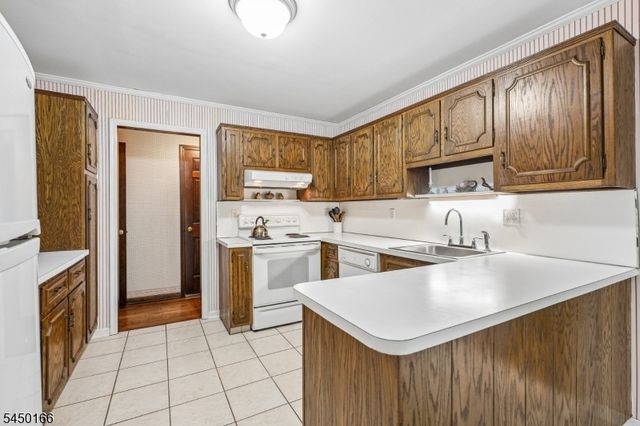 10 Sunnyfield Dr, Readington Twp., NJ 08889