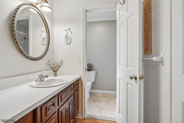 10 Sunnyfield Dr, Readington Twp., NJ 08889