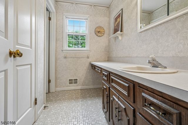 10 Sunnyfield Dr, Readington Twp., NJ 08889