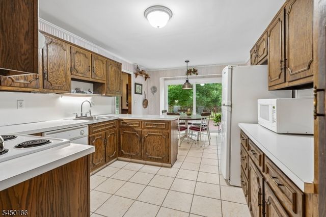 10 Sunnyfield Dr, Readington Twp., NJ 08889