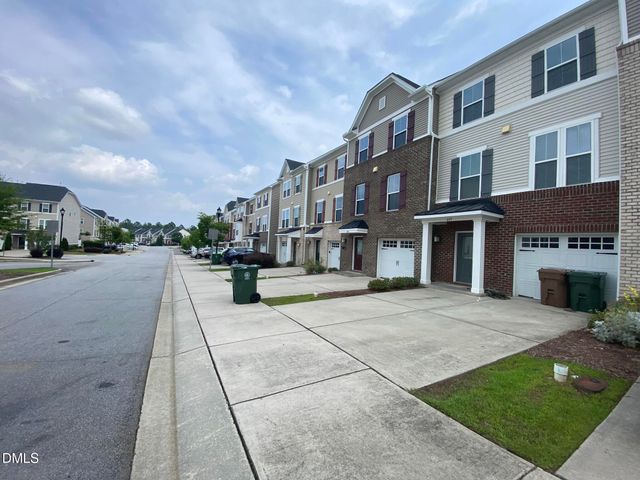 645 Berry Chase Way, Cary, NC 27519