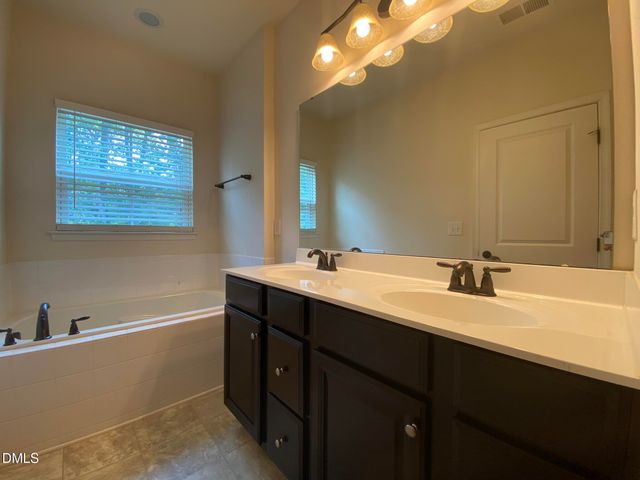 645 Berry Chase Way, Cary, NC 27519