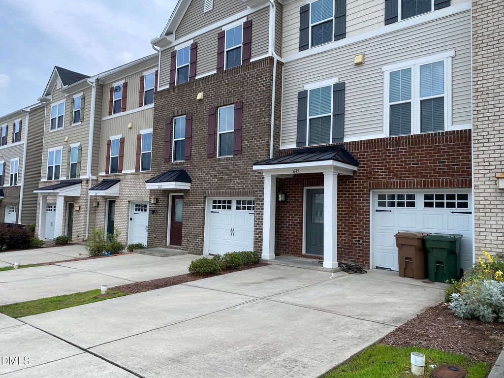 645 Berry Chase Way, Cary, NC 27519