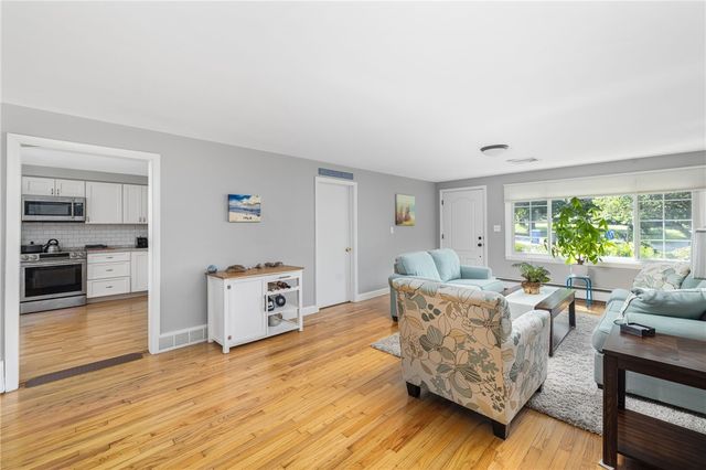 288 Green End Avenue, Middletown, RI 02842