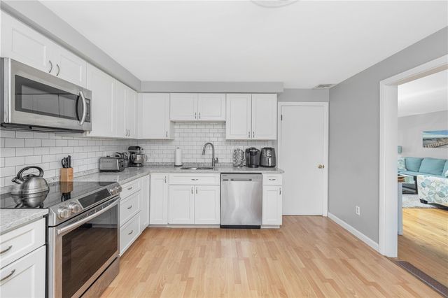 288 Green End Avenue, Middletown, RI 02842