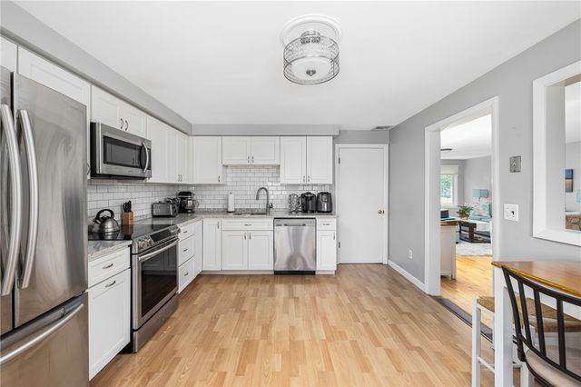 288 Green End Avenue, Middletown, RI 02842
