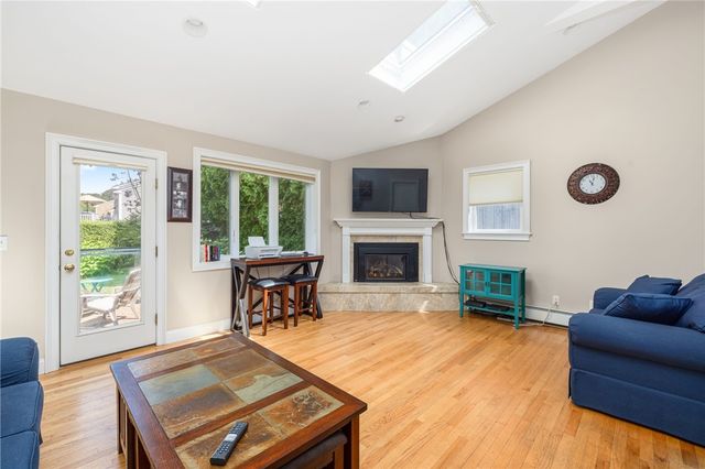 288 Green End Avenue, Middletown, RI 02842