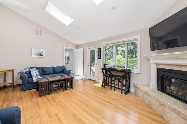 288 Green End Avenue, Middletown, RI 02842
