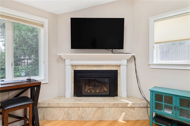 288 Green End Avenue, Middletown, RI 02842