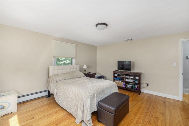 288 Green End Avenue, Middletown, RI 02842
