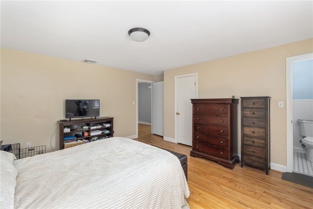 288 Green End Avenue, Middletown, RI 02842