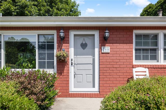 288 Green End Avenue, Middletown, RI 02842