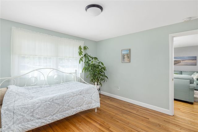 288 Green End Avenue, Middletown, RI 02842