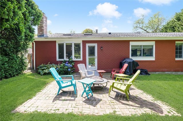 288 Green End Avenue, Middletown, RI 02842
