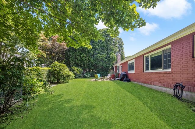 288 Green End Avenue, Middletown, RI 02842