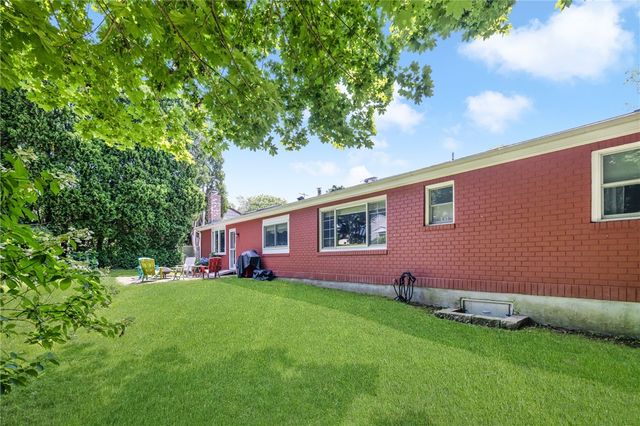 288 Green End Avenue, Middletown, RI 02842