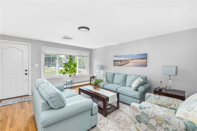 288 Green End Avenue, Middletown, RI 02842